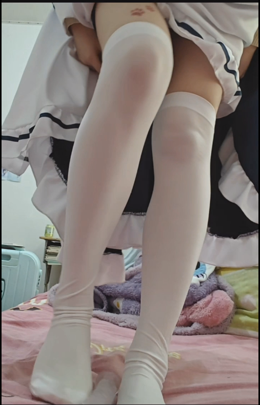 【新-足控】转转-女仆装 白过膝袜 轻羞辱 撸管指挥 倒计时【1V】【544MB百度云】