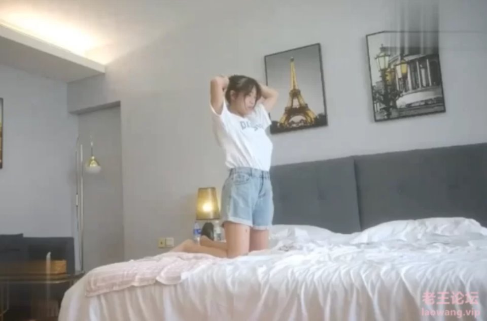 [会所嫖娼类] [转载搬运] 约炮19岁眼镜大学生兼职小美女，斯文而风骚干得高潮不断 [1v+486M][百度盘]