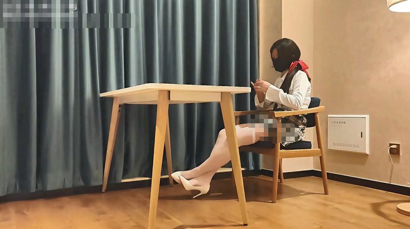 专约极品尤物『银丝雀』调教少妇制服游戏 性感小骚货看似高冷女神 其实是个渴望被大鸡巴灌满骚穴的反差婊母狗(3V)