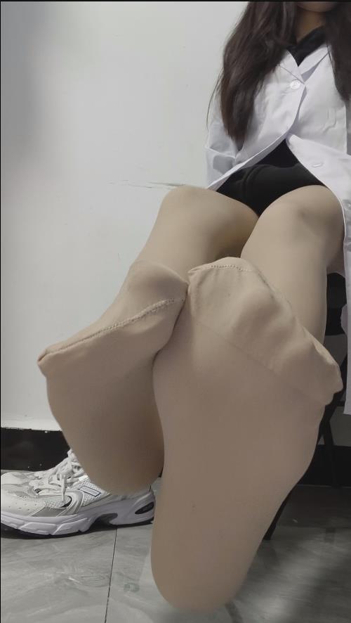 【新-足控】泡泡-厚肉丝 医生扮演【1V】【308MBpikpak云盘】